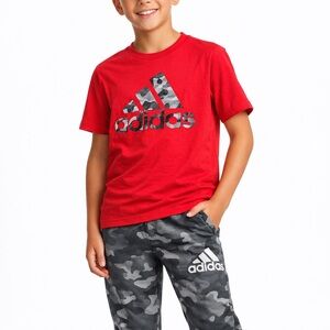 adidas Red Short-Sleeve Tee with Camo Logo & sweatpants set size M